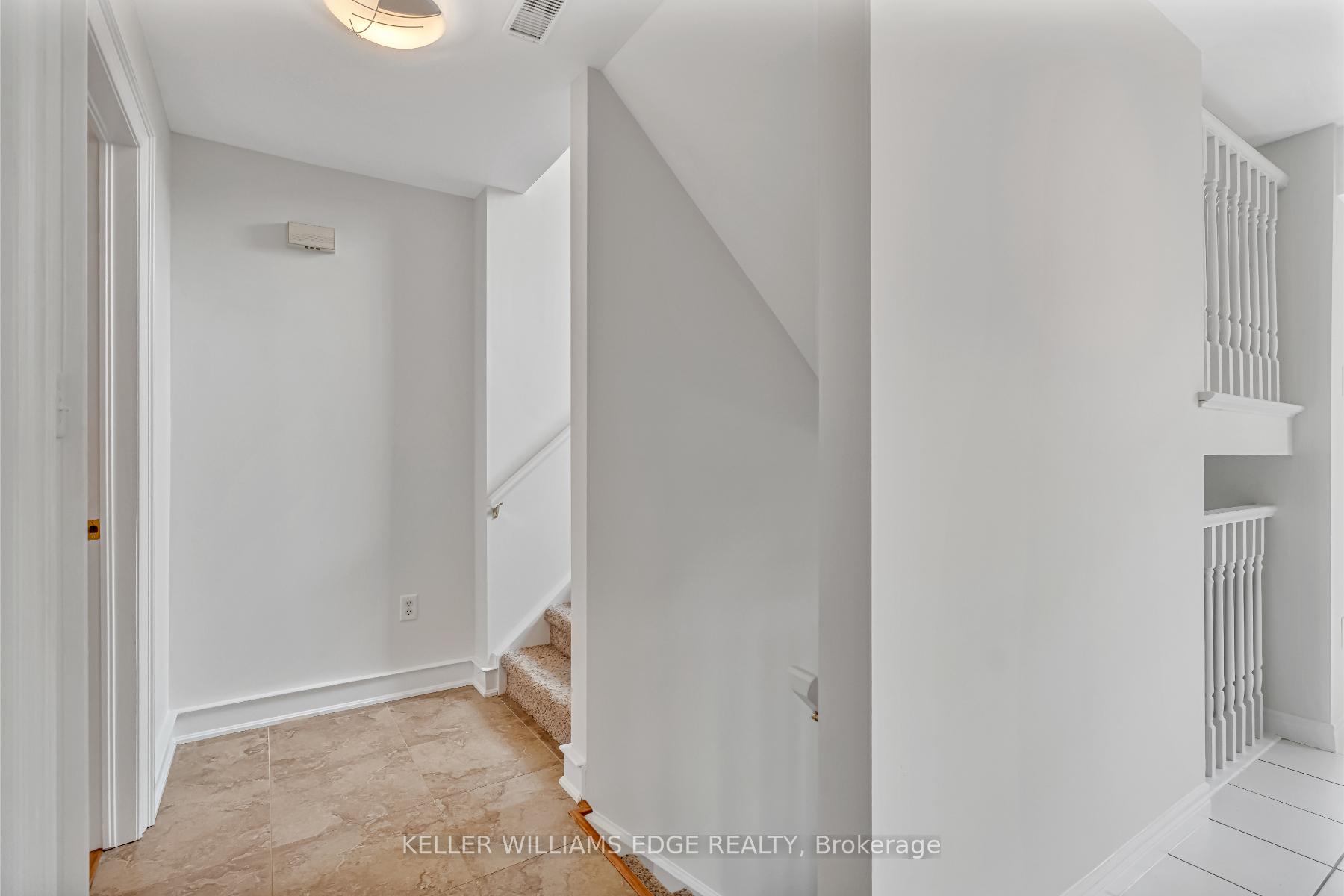 2 Bedrooms Condo at 4045 Upper Middle, Burlington For sale