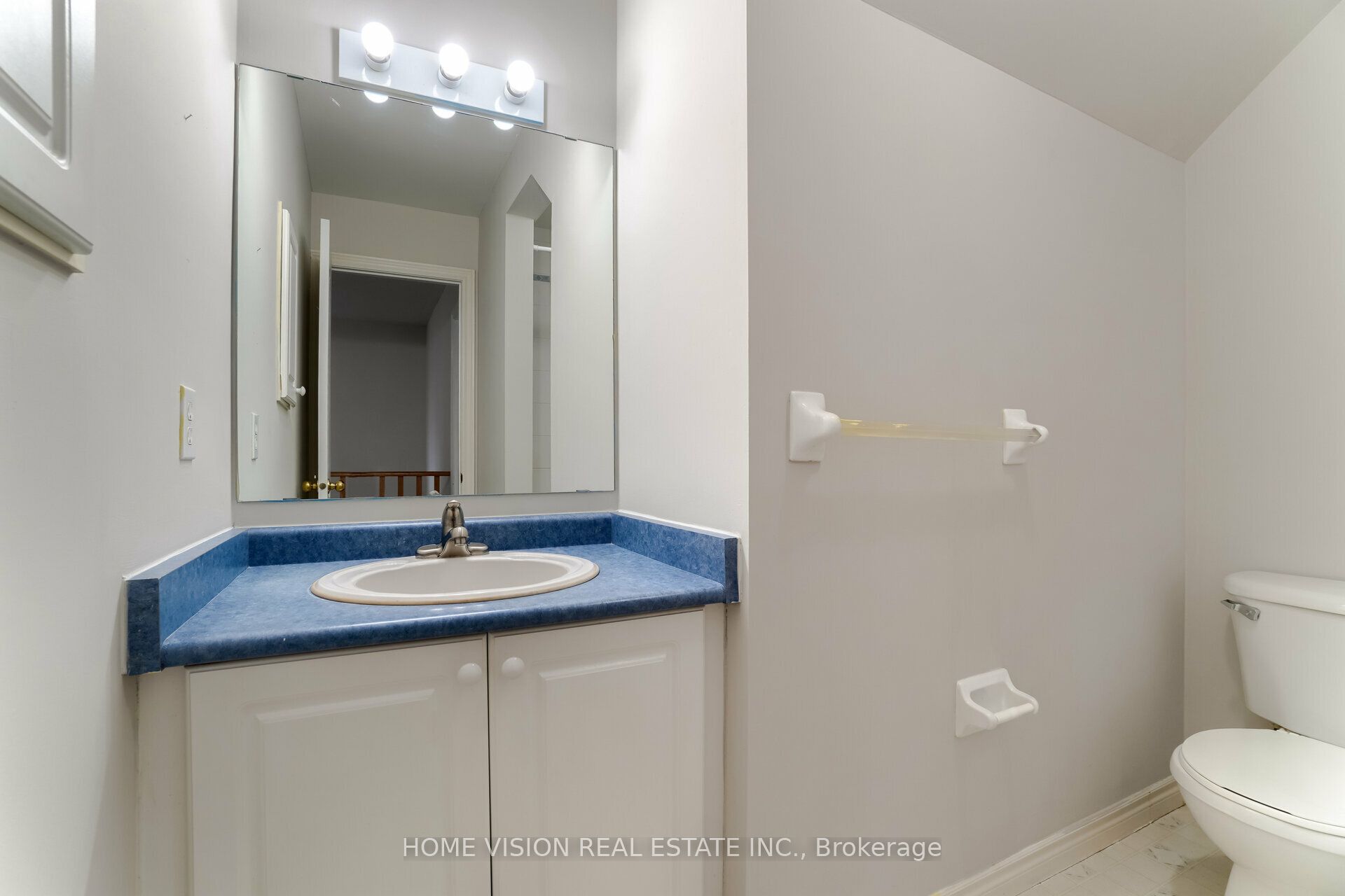 1433 Springwater Crescent E, #Lower Unit
