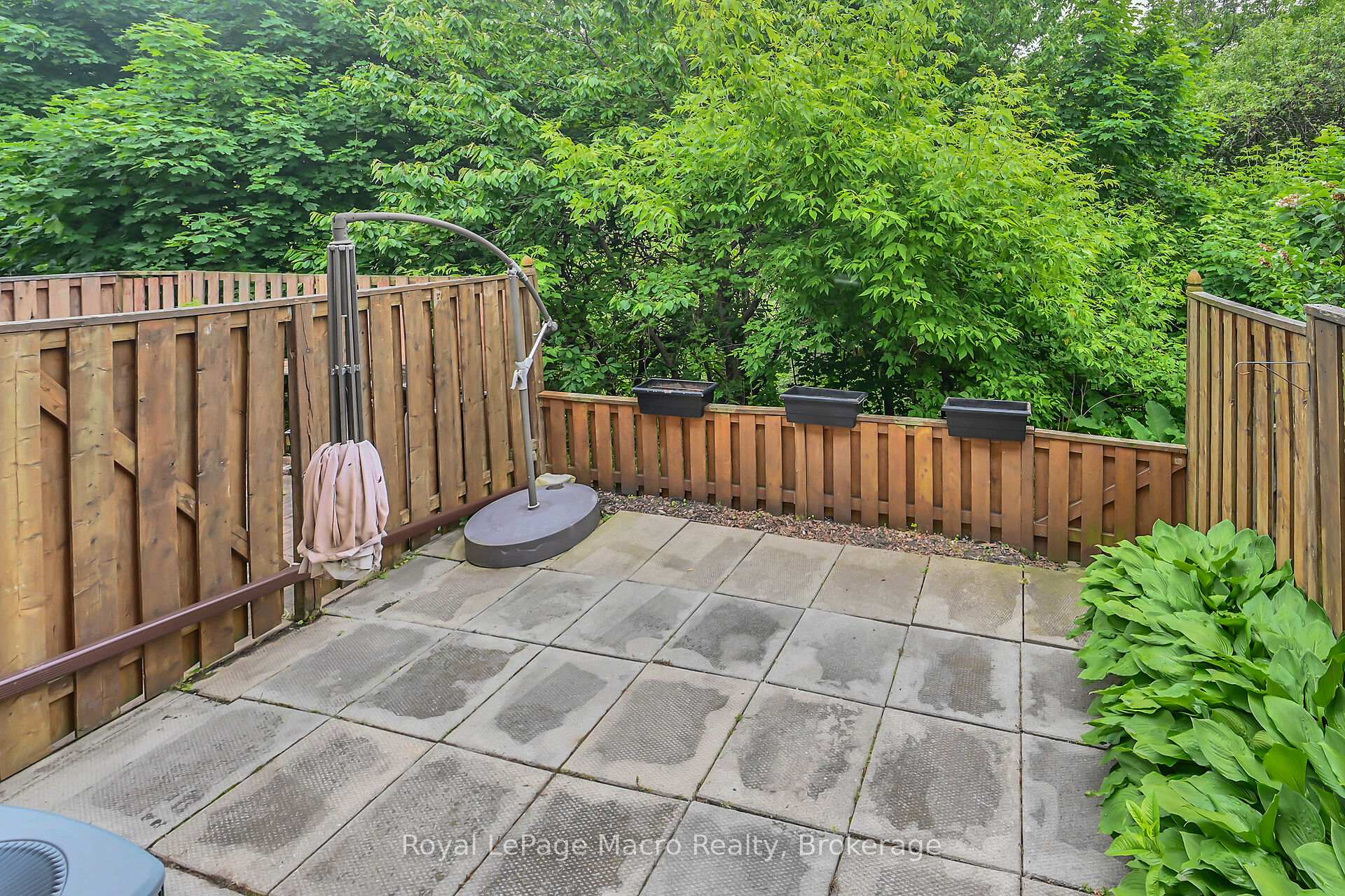 3 Bedrooms Condo at 10 Angus, Hamilton For sale