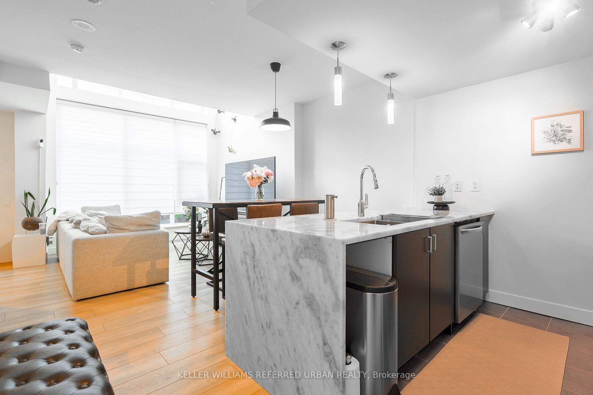 2 Bedrooms Condo at 19 Town Centre, Toronto For sale