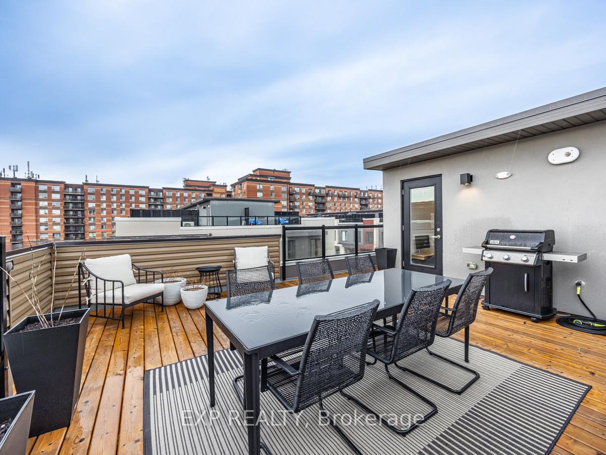 2 Bedrooms Condo at 3409 Ridgeway,  Mississauga For sale