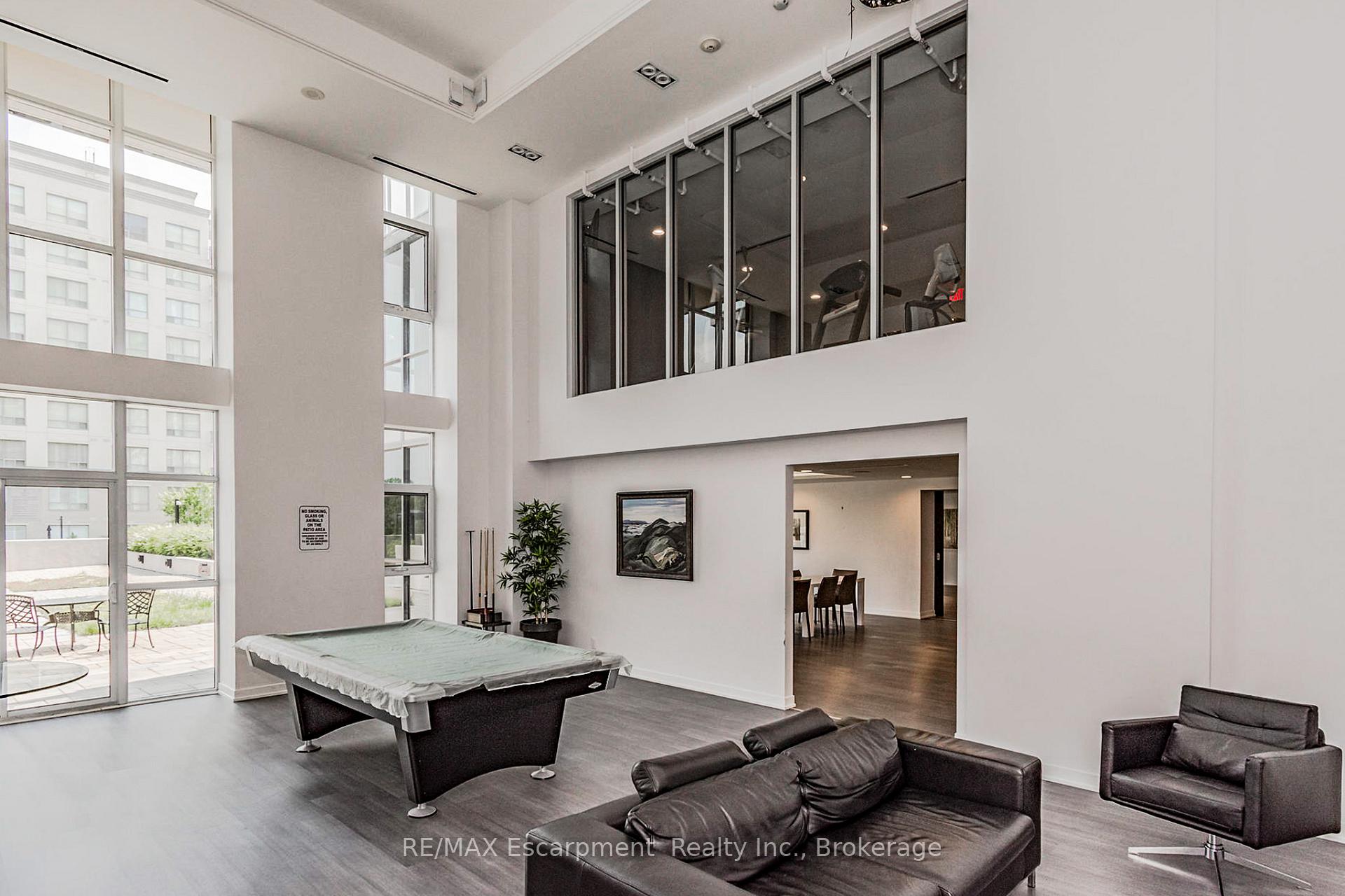 2 Bedrooms Condo at 1940 Ironstone, Burlington For sale