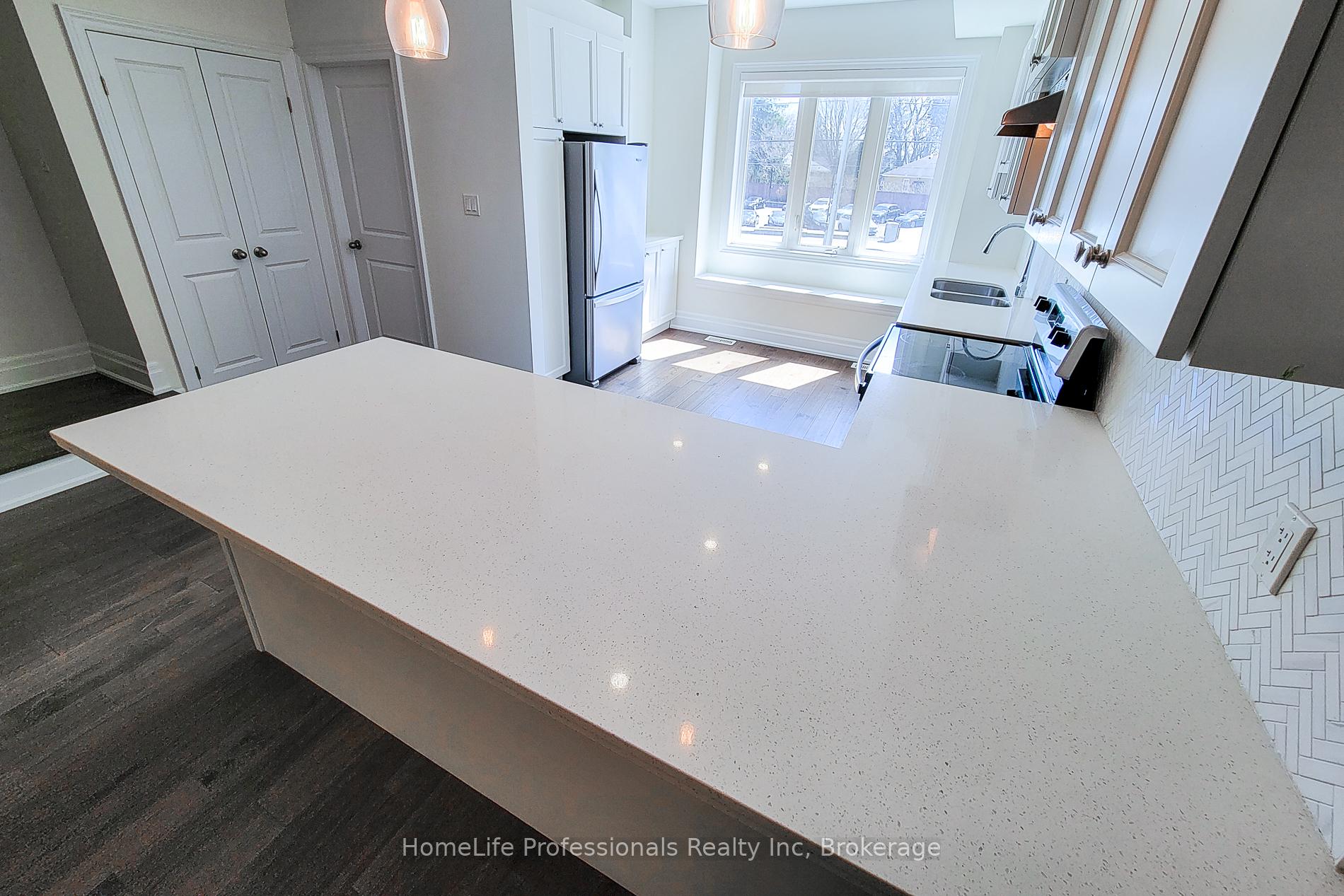 3 Bedrooms Condo at 111 Wilson, Hamilton For sale