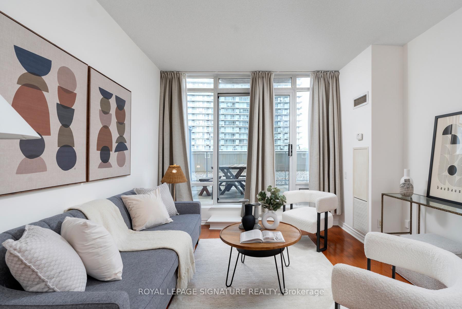 1 Bedroom Condo at 15 Windermere, Toronto For sale