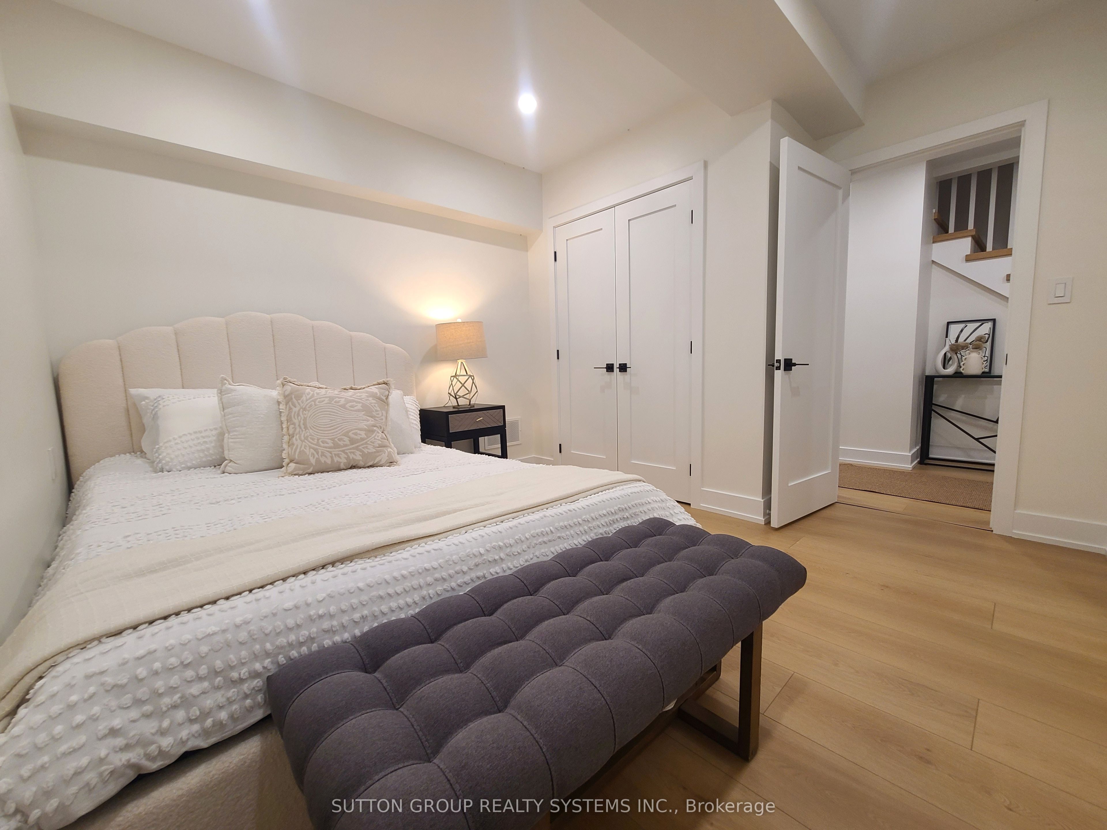 21 South Kingsway