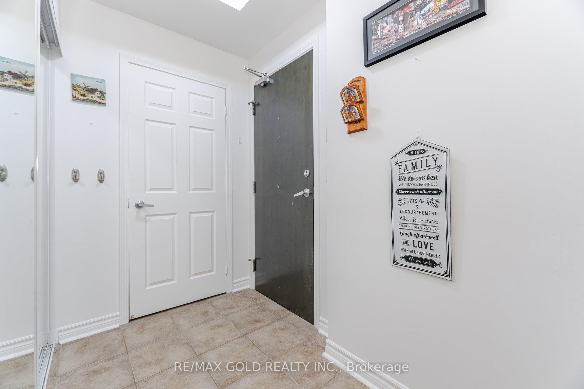 3 Bedrooms Condo at 388 Prince Of Wales, Mississauga For sale
