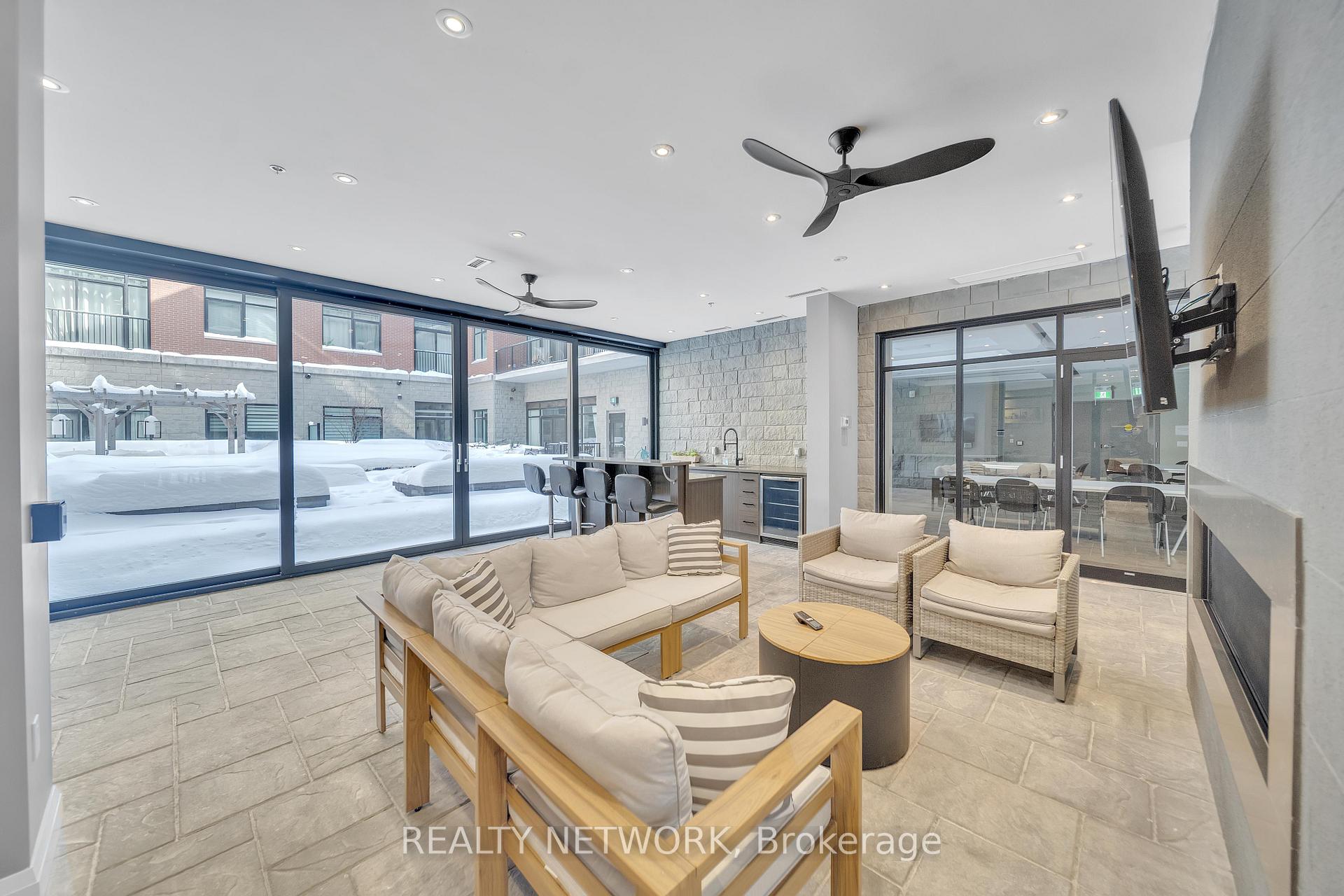 2 Bedrooms Condo at 1 Redfern, Hamilton For sale