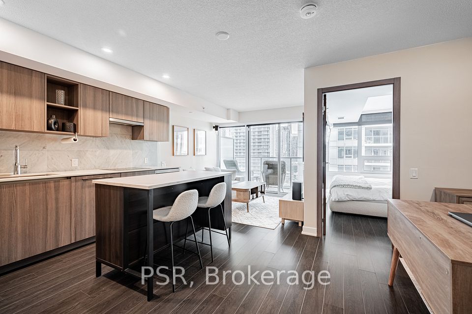 19 Bathurst
