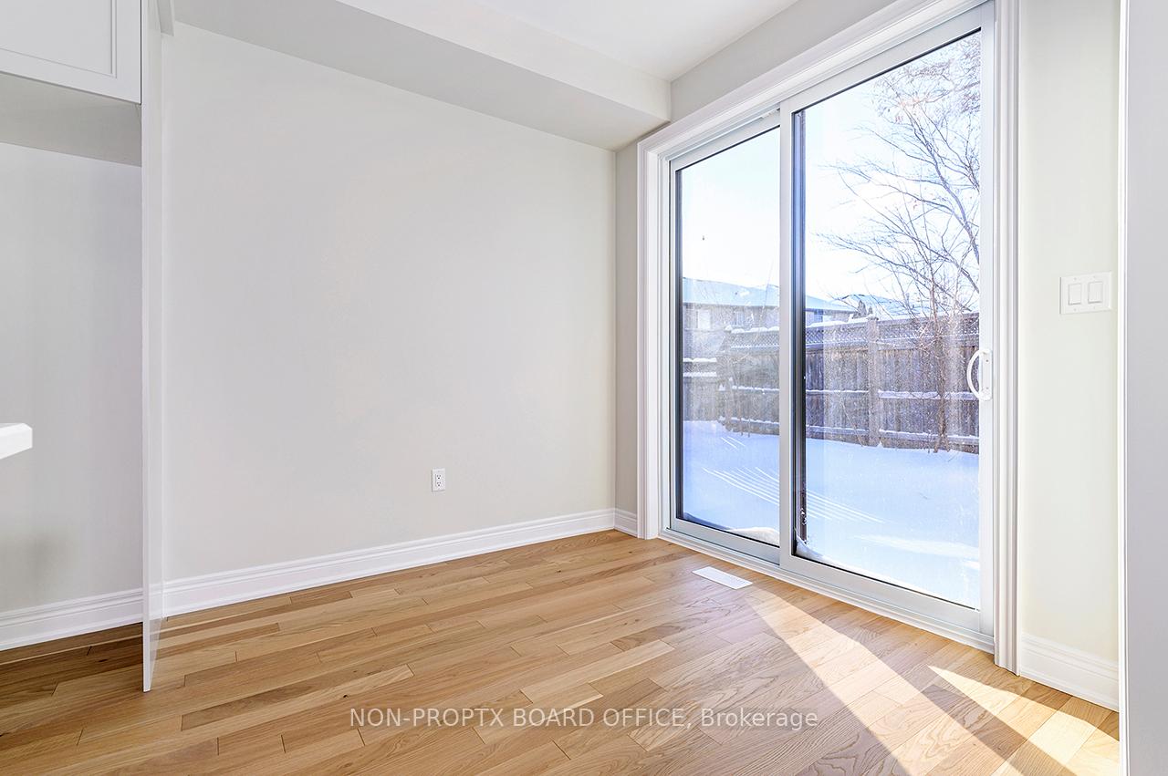 3 Bedrooms Condo at 2184 Postmaster,  Oakville For sale