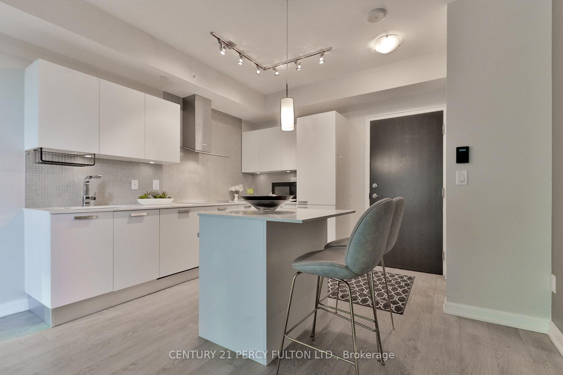 2 Bedrooms Condo at 9 Bogert, Toronto For sale