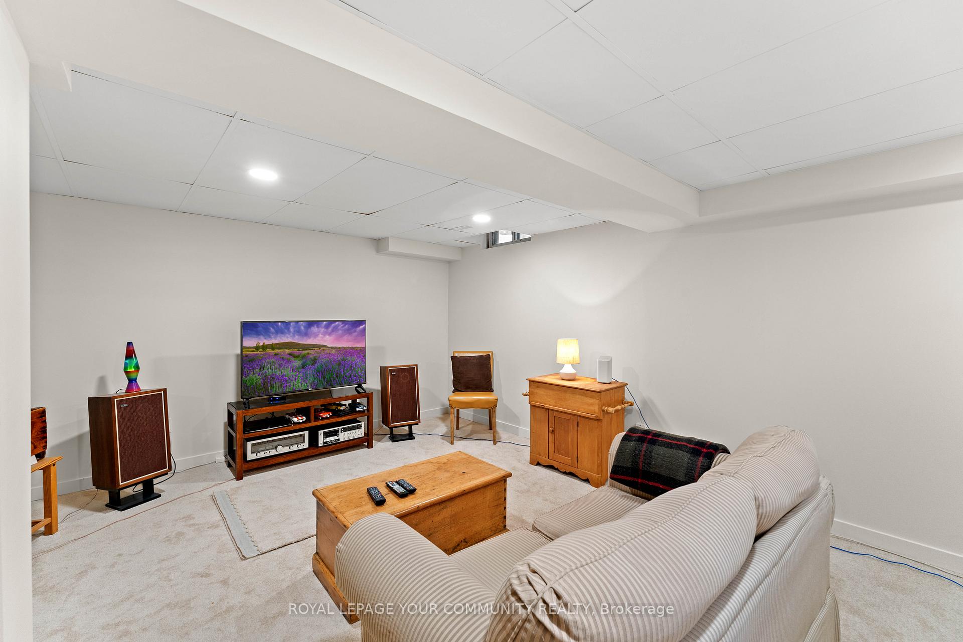 6 Bedrooms Condo at 2655 Gananoque, Mississauga For sale