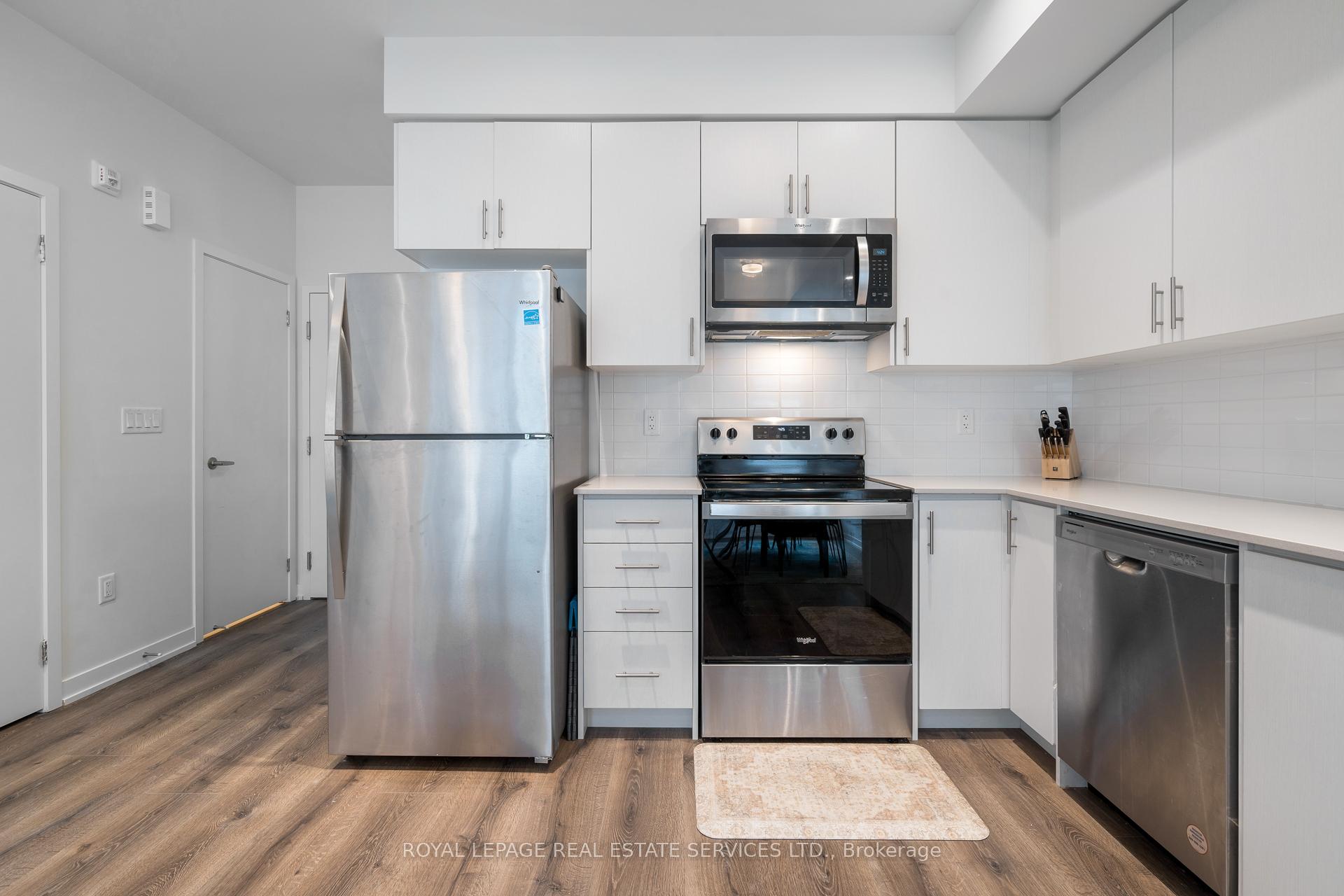 2 Bedrooms Condo at 3415 RIDGEWAY, Mississauga For sale