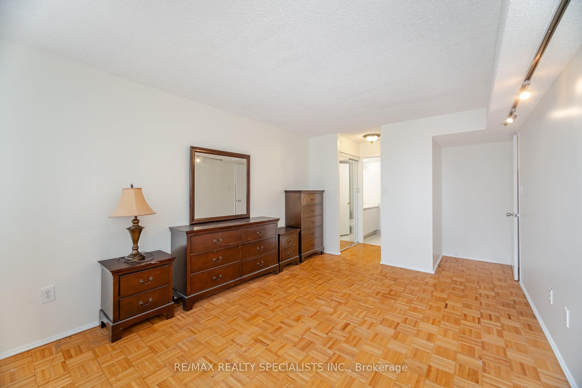 3 Bedrooms Co-op at 350 Webb, Mississauga For sale