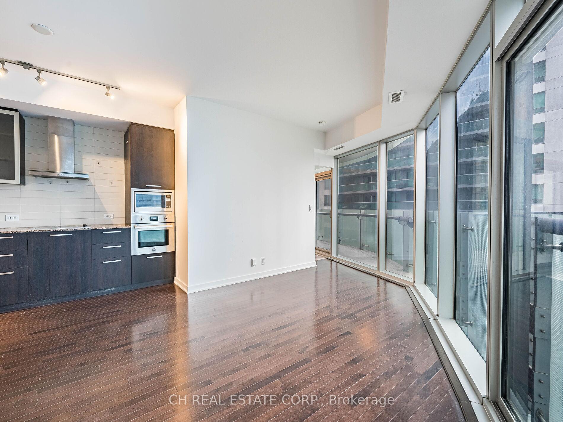 2 Bedrooms Condo at 12 York,  Toronto For sale