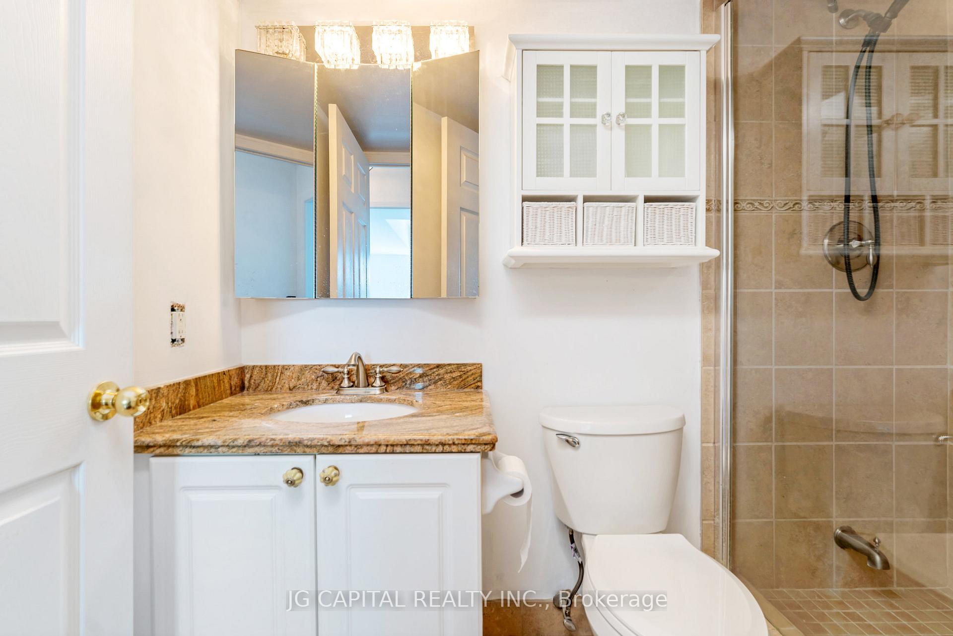 2 Bedrooms Condo at 233 Beecroft,  Toronto For sale
