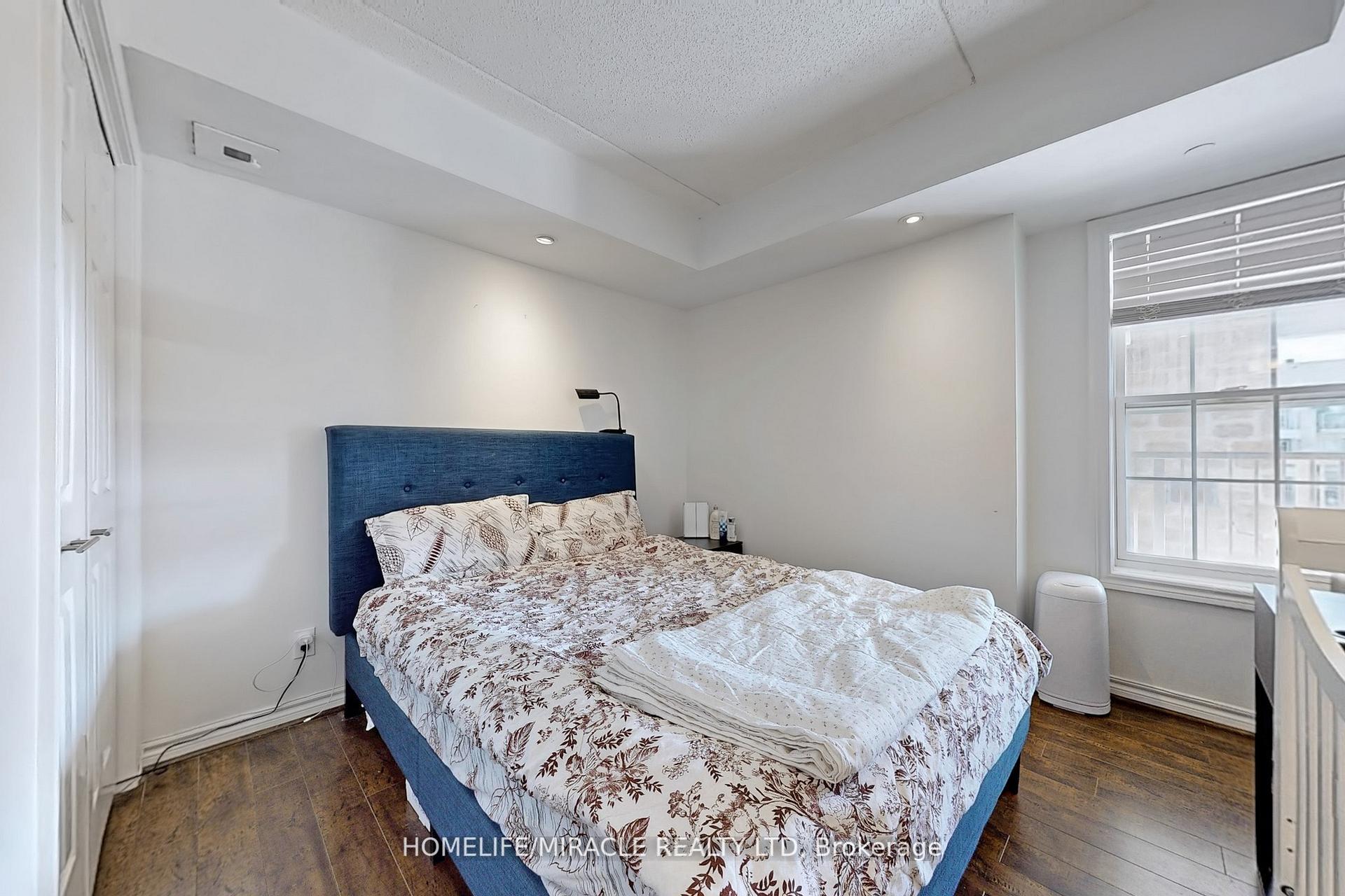 2 Bedrooms Condo at 1440 Bishops, Oakville For sale