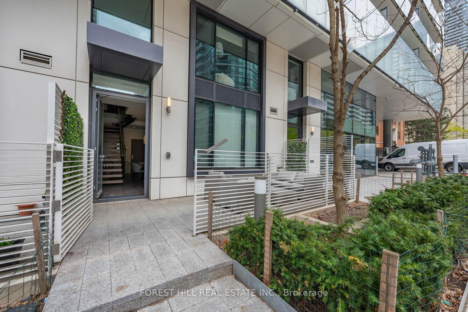 2 Bedrooms Condo at 161 Roehampton, Toronto For sale