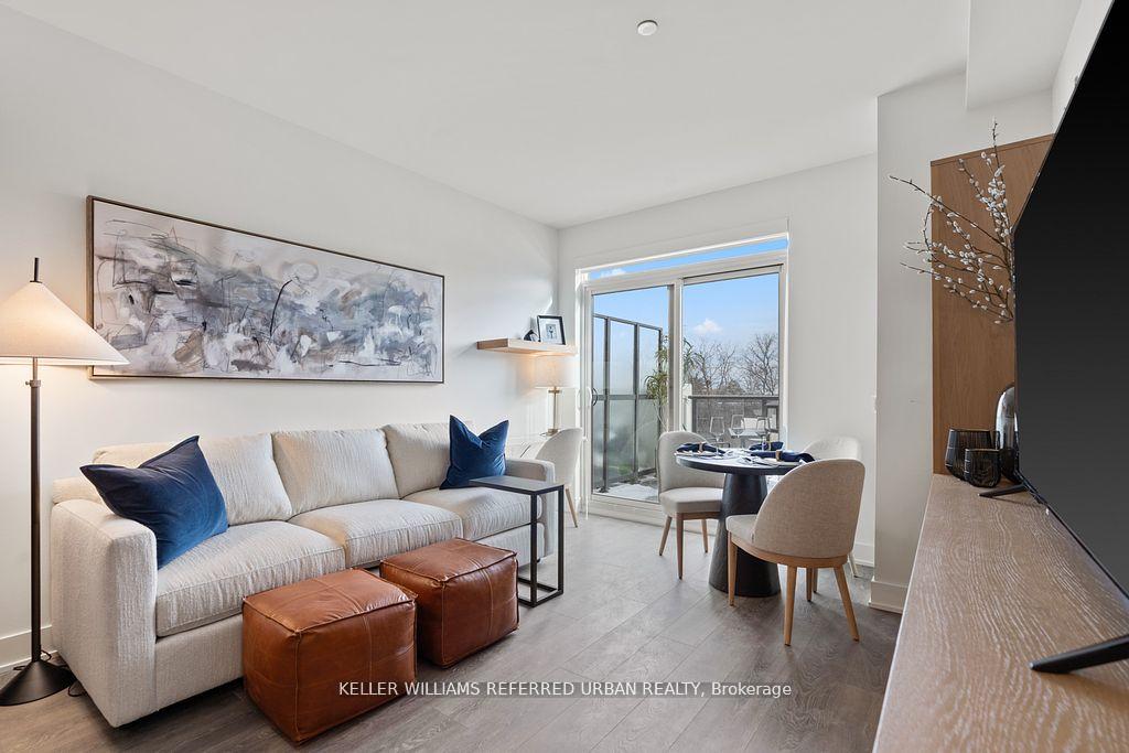 2 Bedrooms Condo at 202 Burnhamthorpe, Mississauga For sale