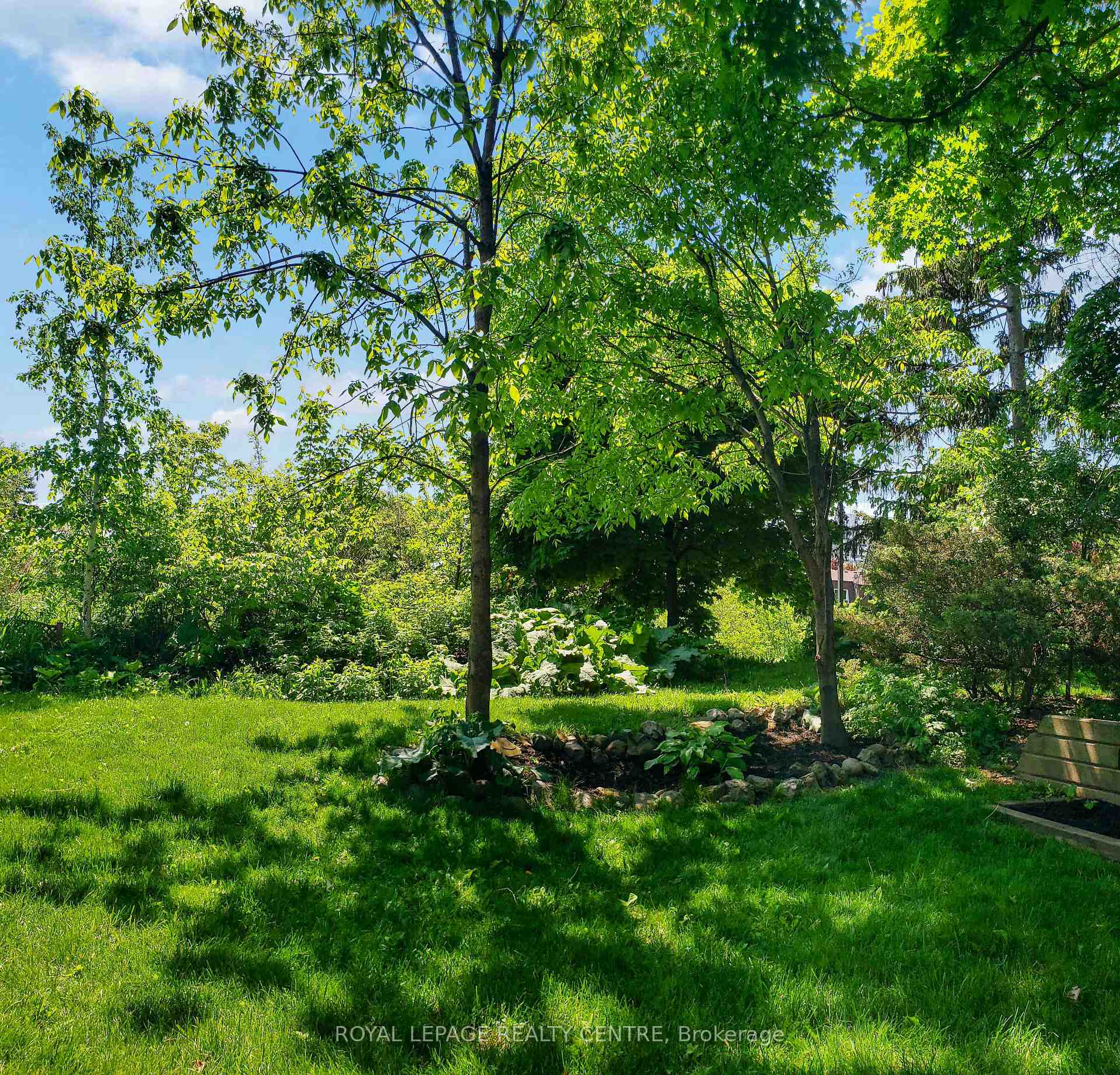 3 Bedrooms Condo at 3400 Rhonda, Mississauga For sale