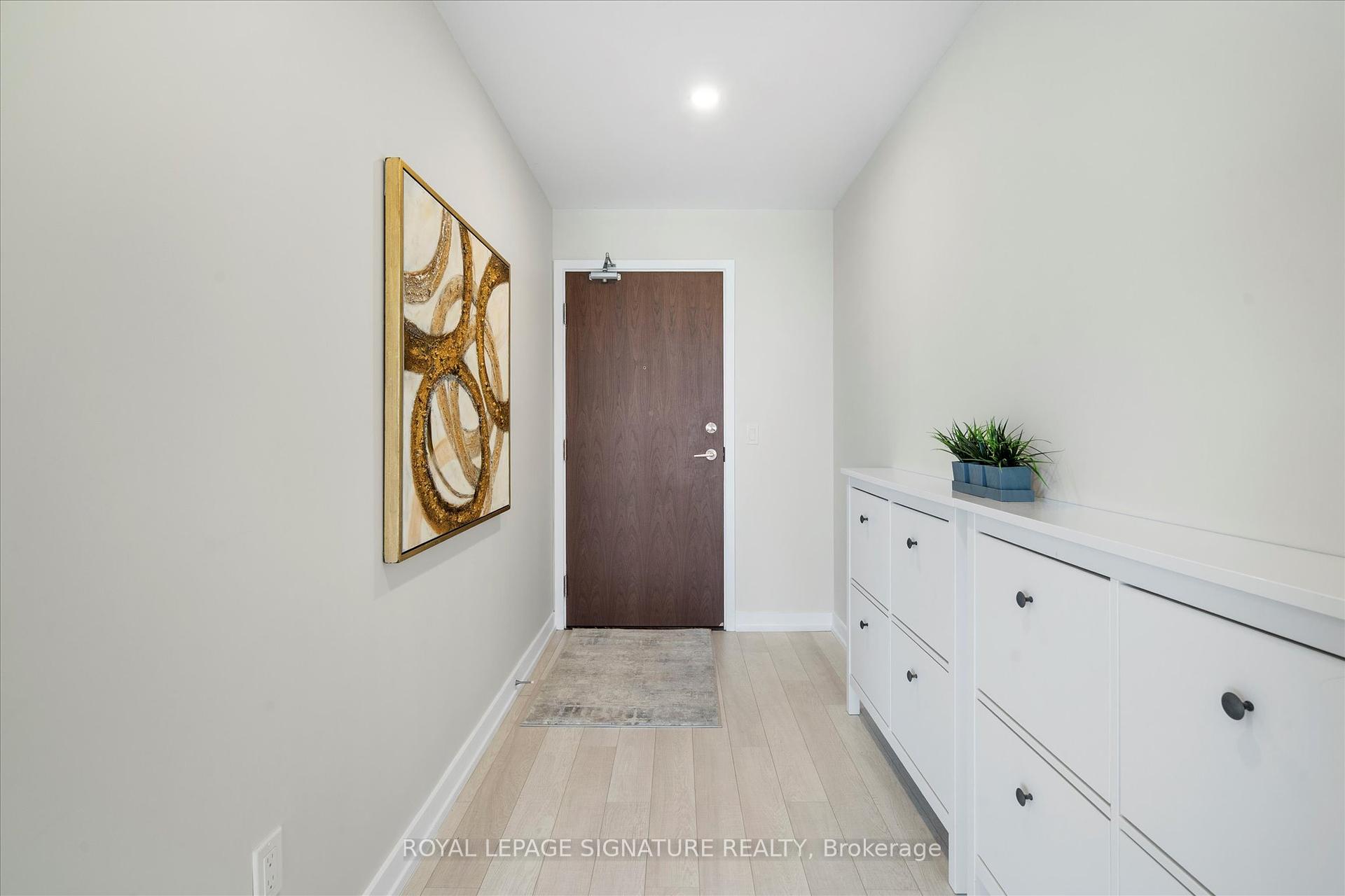 2 Bedrooms Condo at 117 McMahon, Toronto For sale
