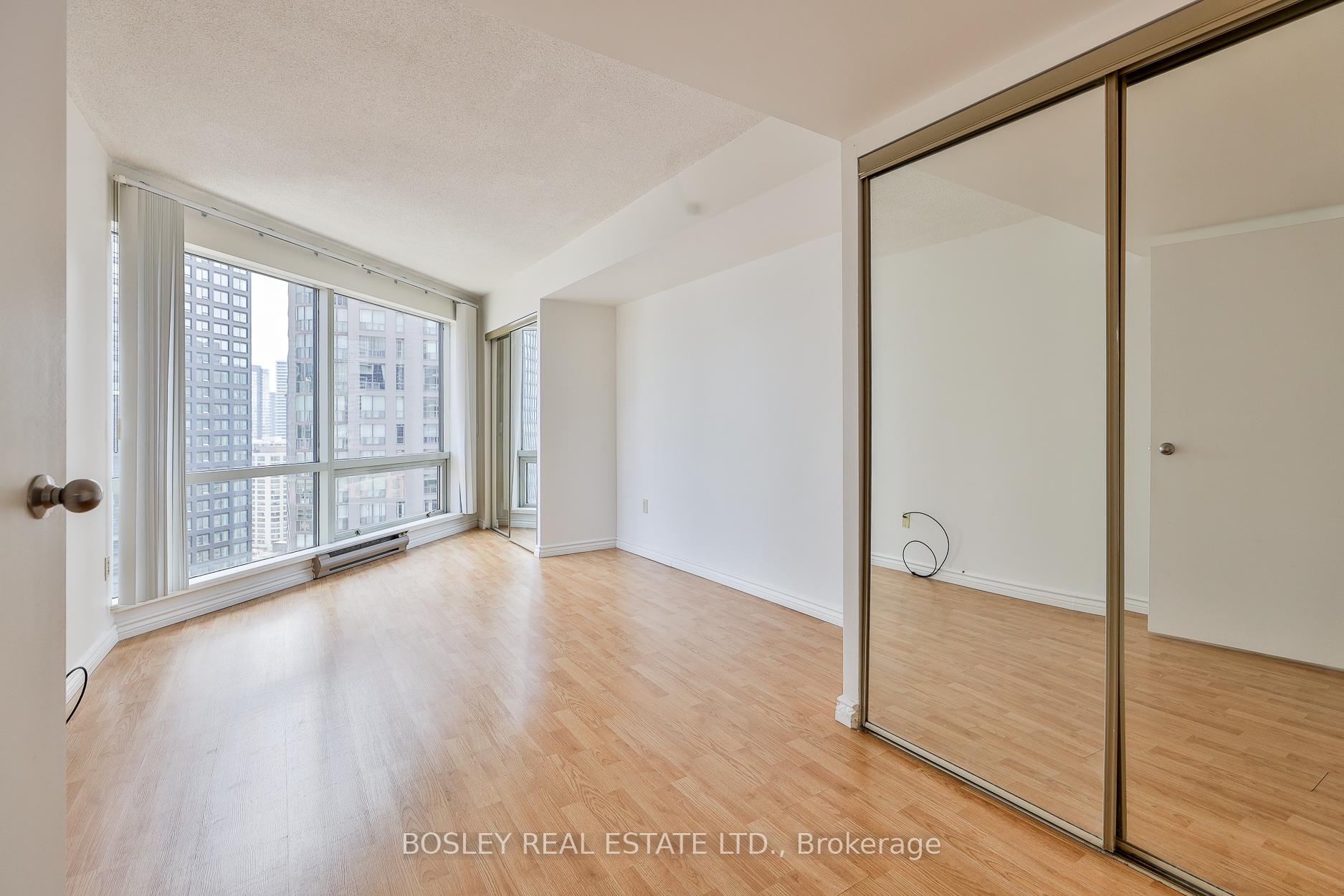 2 Bedrooms Condo at 1001 Bay, Toronto For sale