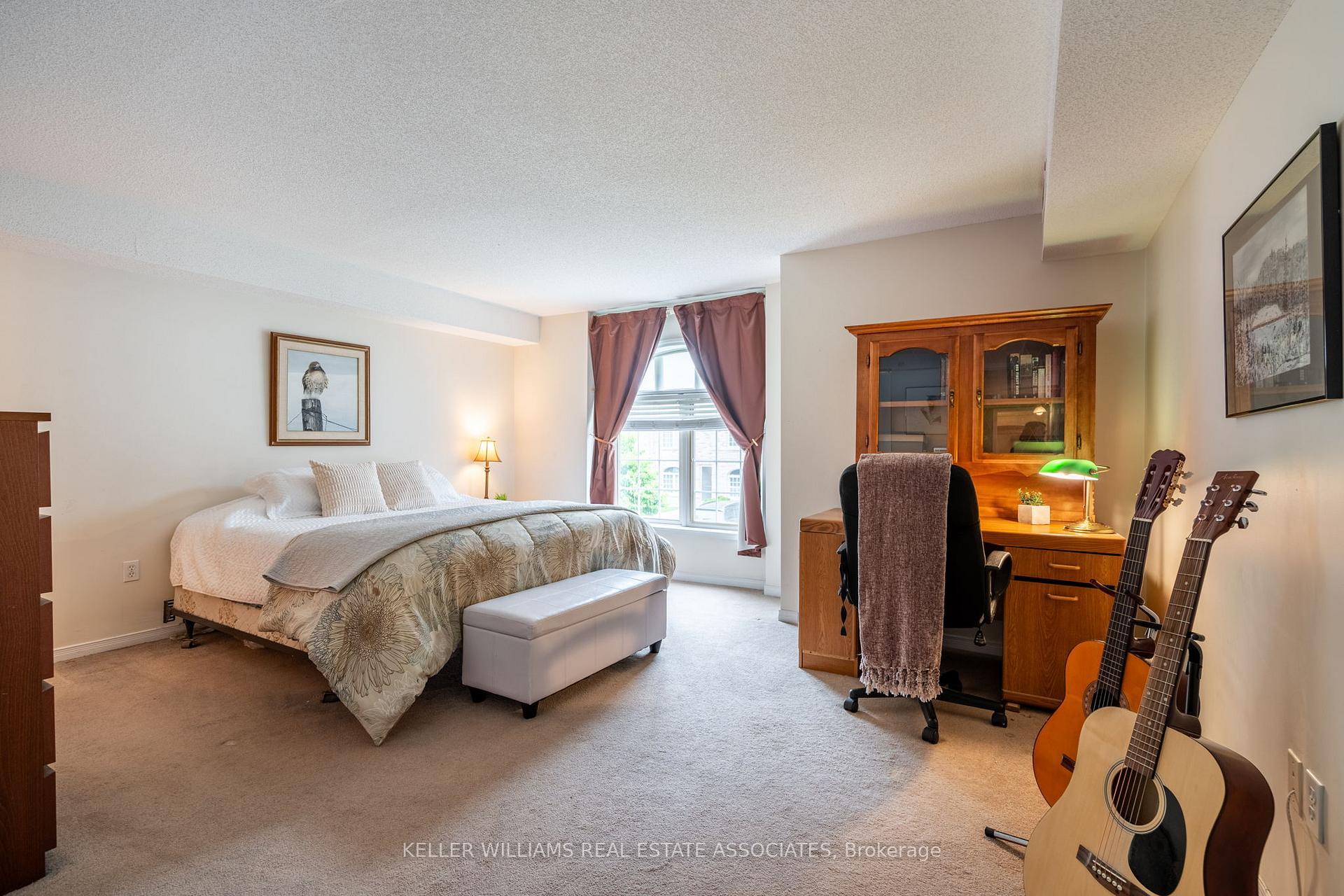 2 Bedrooms Condo at 216 Plains, Burlington For sale