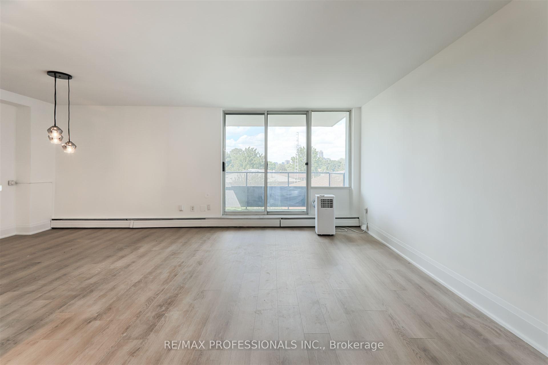3 Bedrooms Condo at 11 Neilson, Toronto For sale