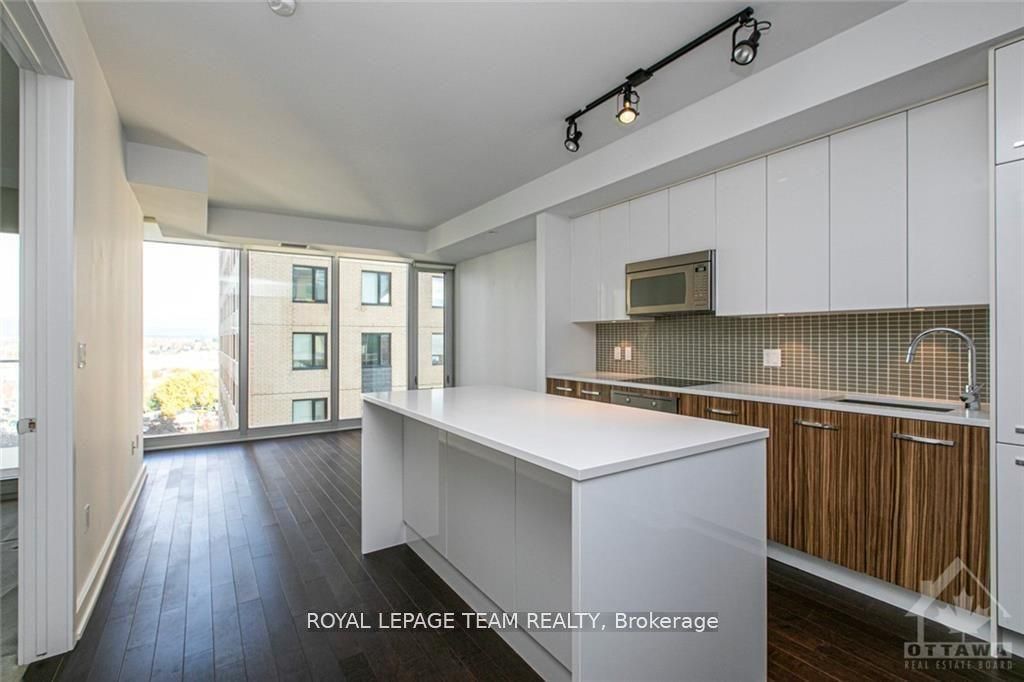 111 Champagne Avenue S, #906