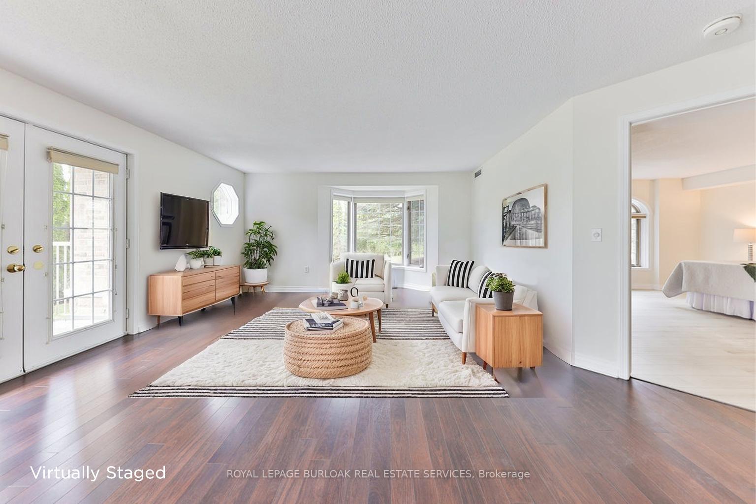 2 Bedrooms Condo at 216E Plains, Burlington For sale