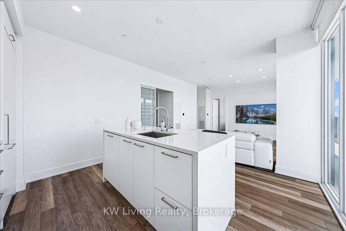 2 Bedrooms Condo at 70 Annie Craig, Toronto For sale