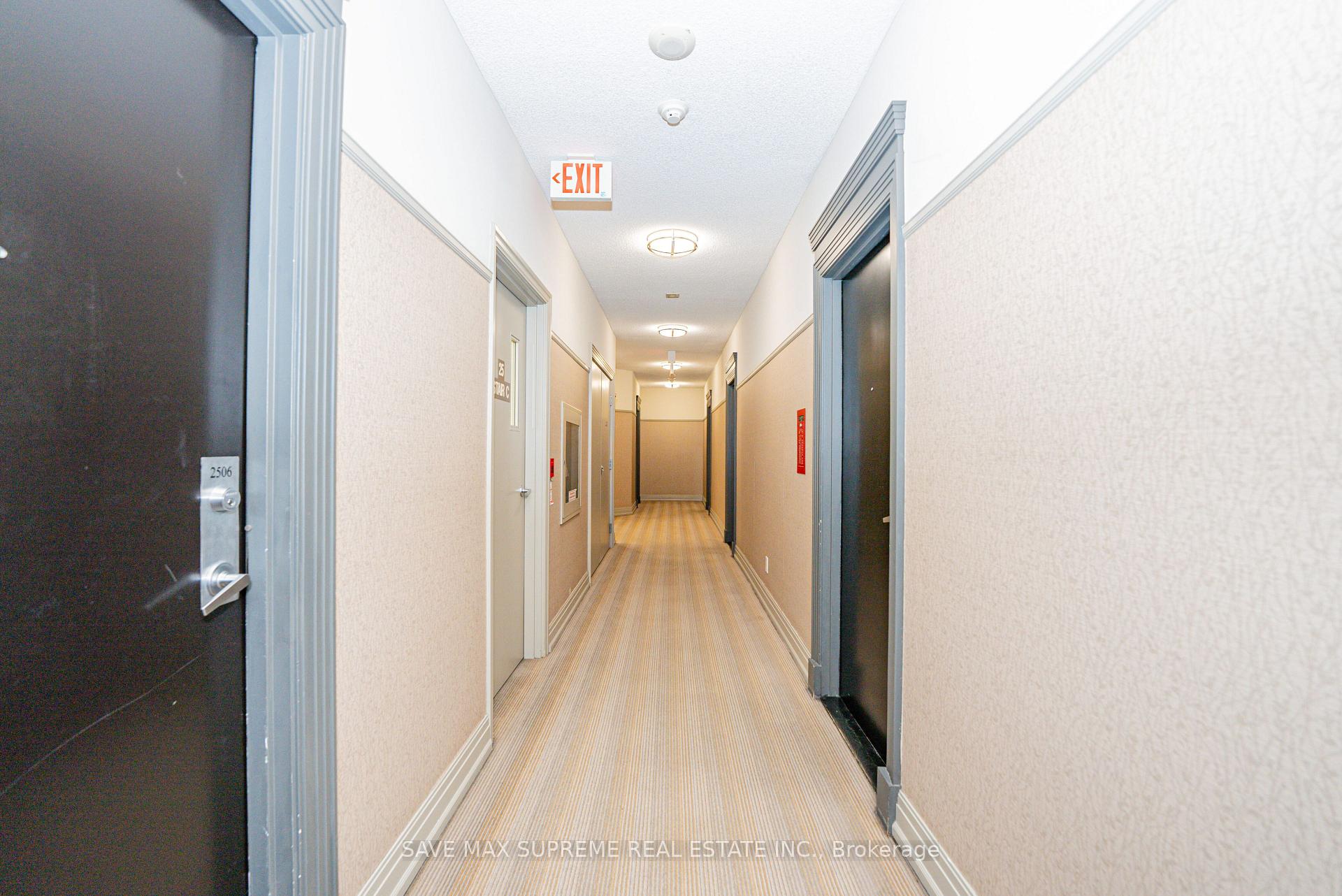 1 Bedroom Condo at 388 Prince Of Wales,  Mississauga For sale