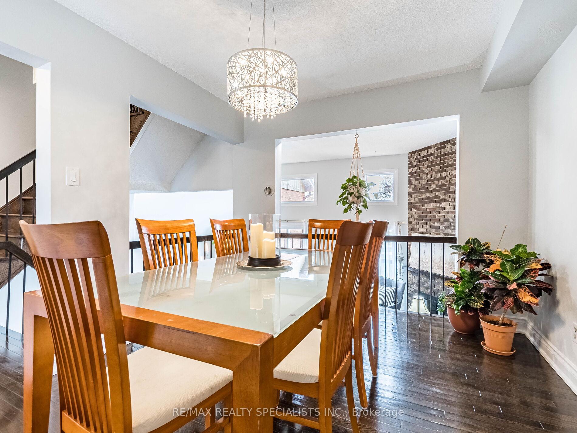 3 Bedrooms Condo at 1764 Rathburn,  Mississauga For sale