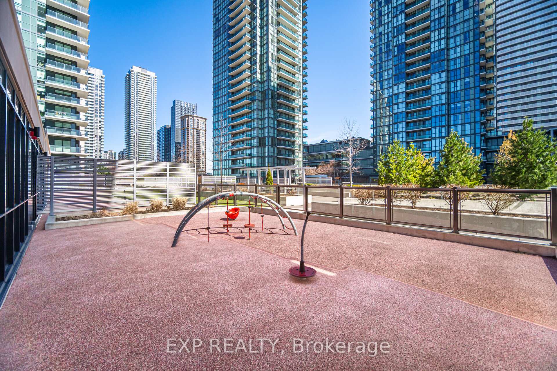 2 Bedrooms Condo at 4055 Parkside Village, Mississauga For sale