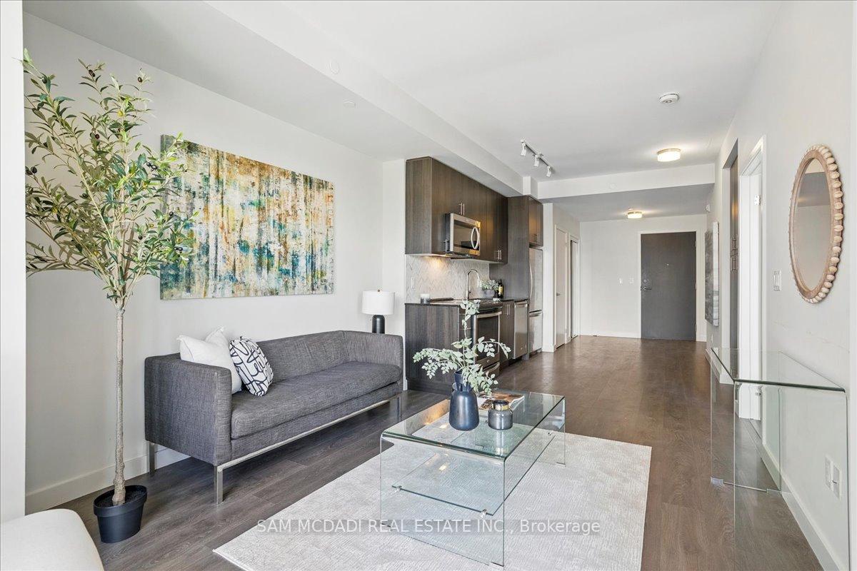 2 Bedrooms Condo at 210 Sabina Dr, Oakville For sale