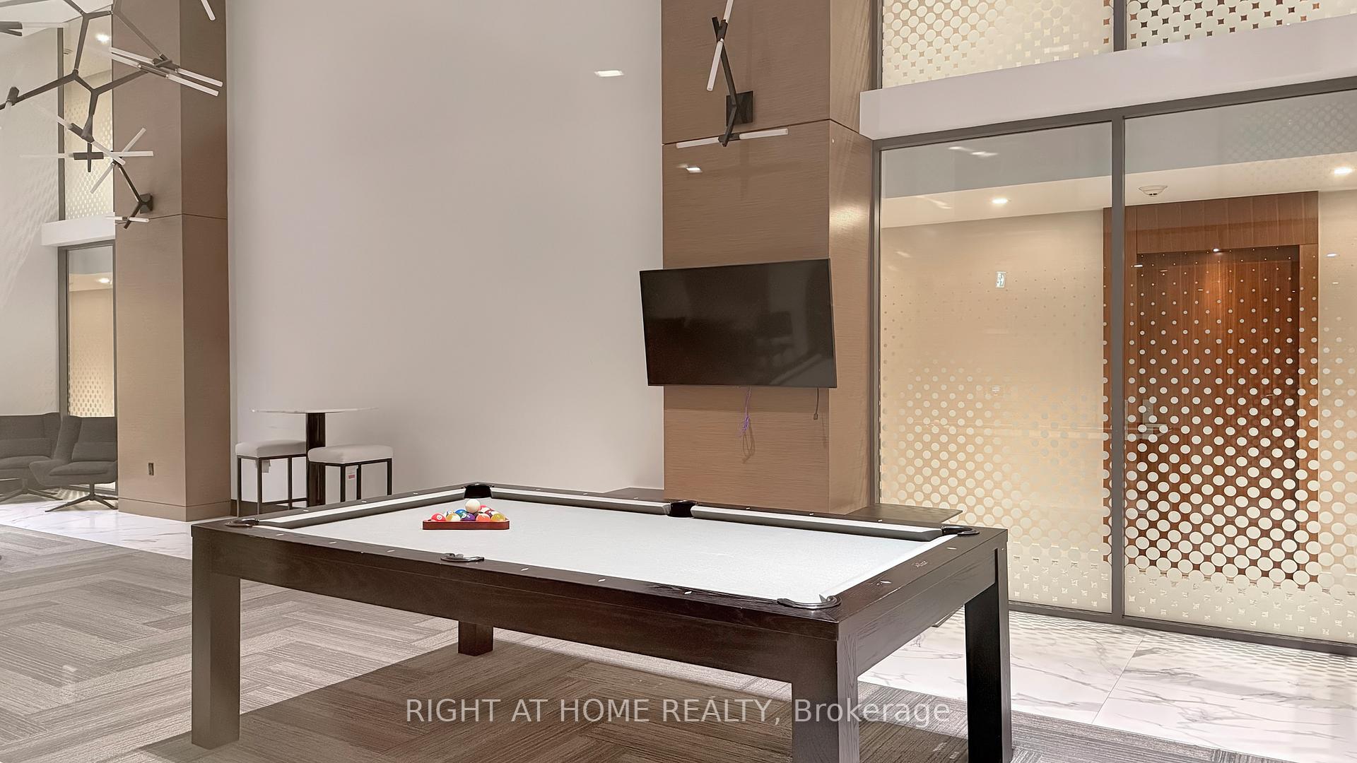 2 Bedrooms Condo at 15 Queens, Toronto For sale