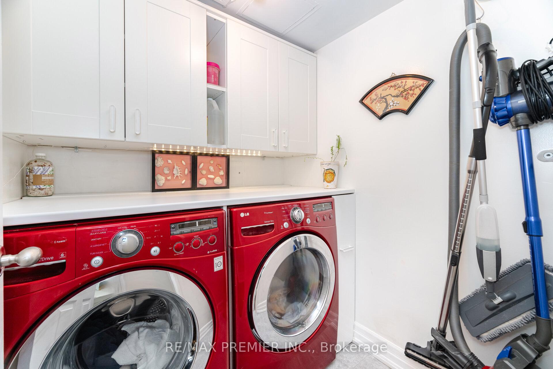 2 Bedrooms Condo at 270 Scarlett, Toronto For sale