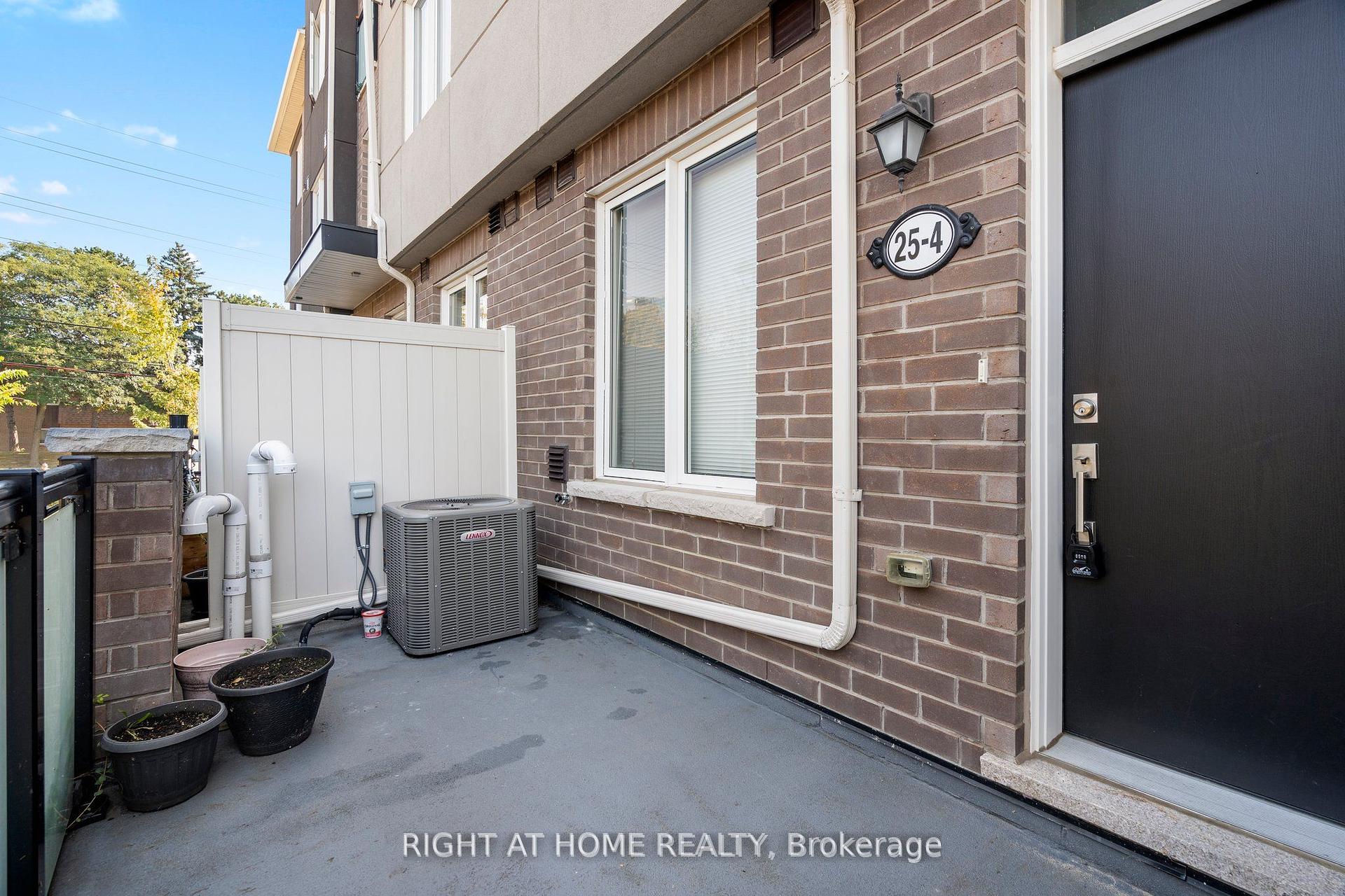 3 Bedrooms Condo at 25 Heron Park, Toronto For sale