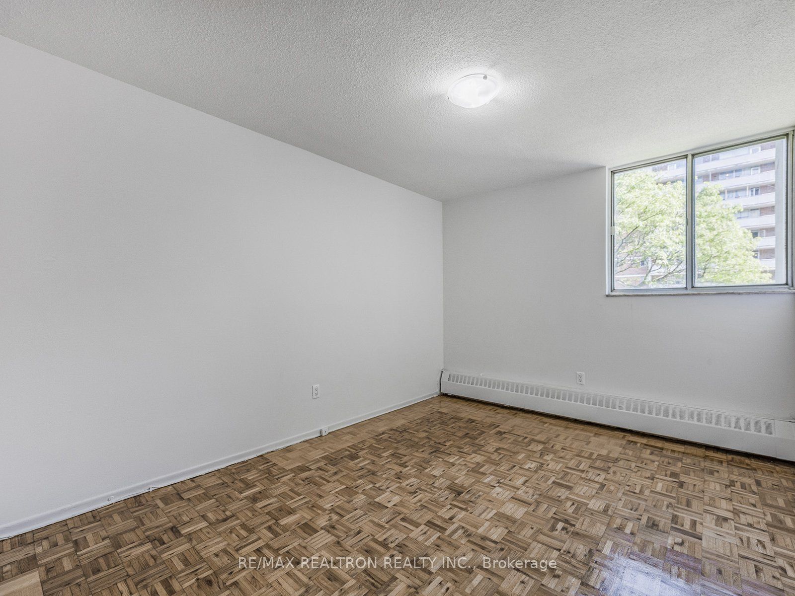 5 Glamorgan Avenue, #611