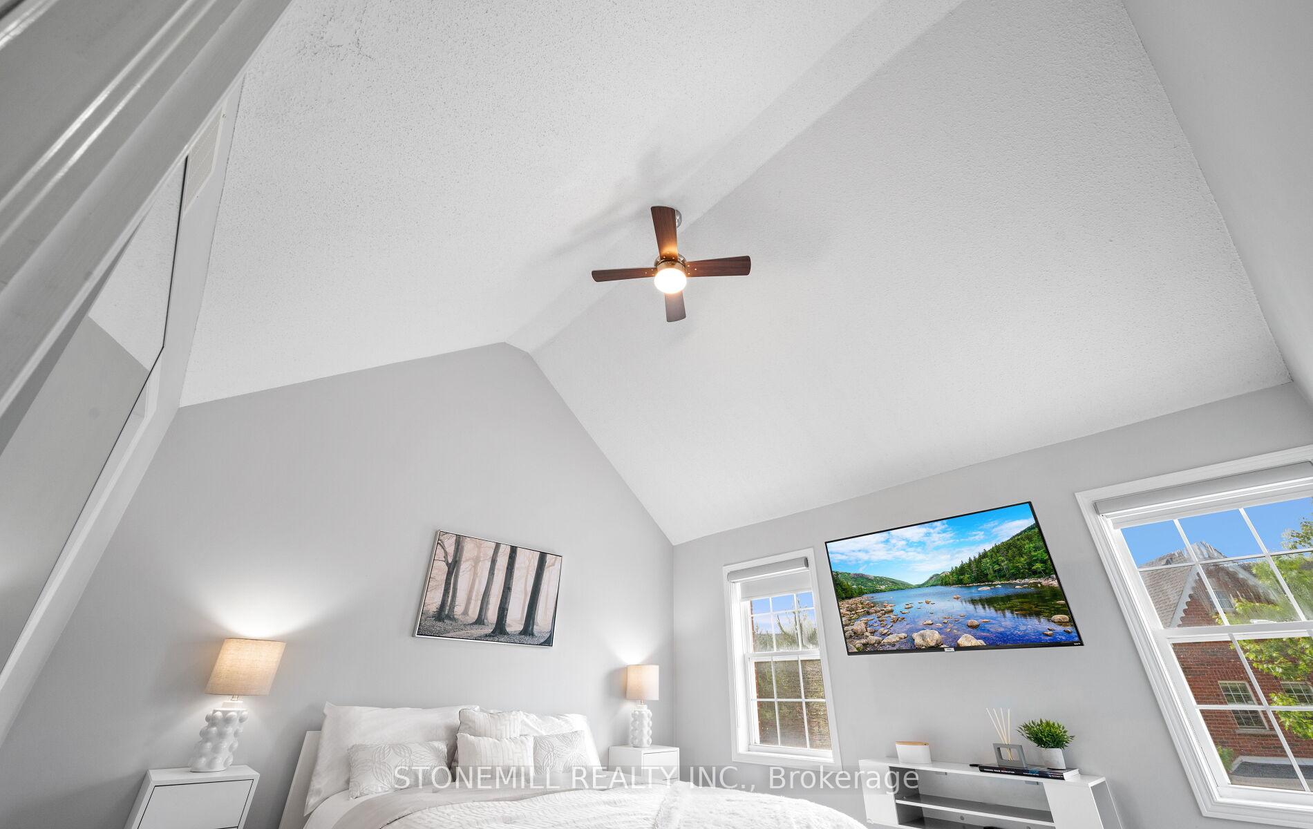 2 Bedrooms Condo at 4200 Kilmer, Burlington For sale