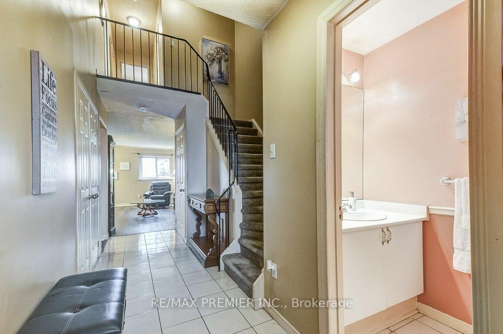 4 Bedrooms Condo at 2670 Battleford, Mississauga For sale