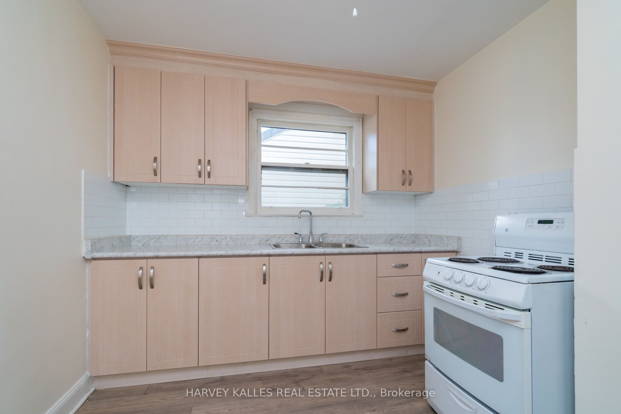 44 Pharmacy Avenue 4