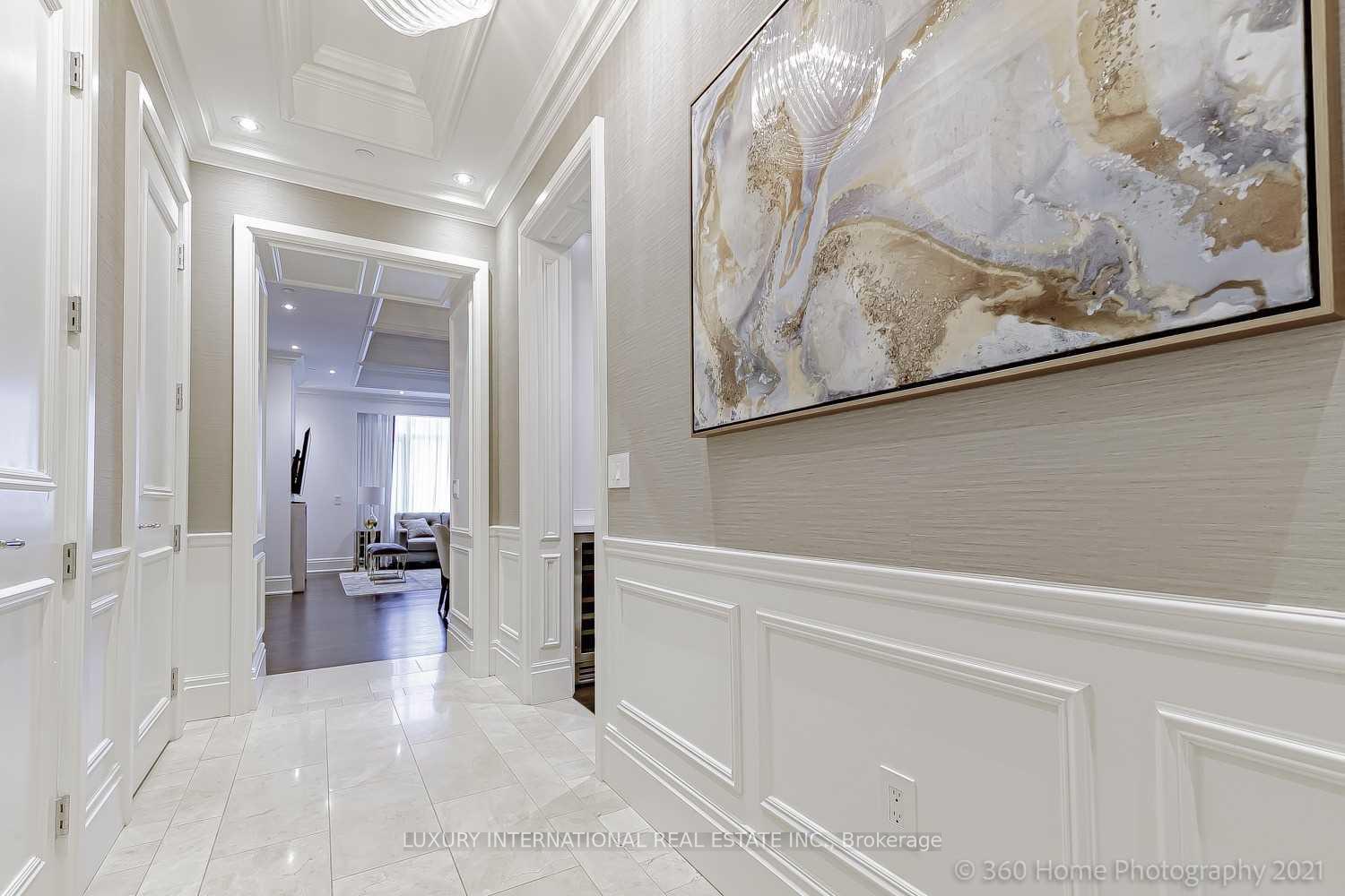 2 Bedrooms Condo at 311 Bay,  Toronto For sale