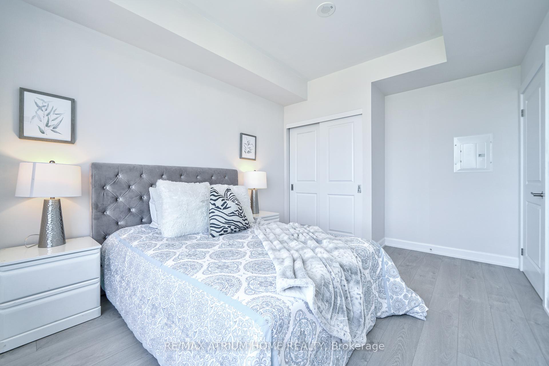 2 Bedrooms Condo at 3200 William Coltson,  Oakville For sale