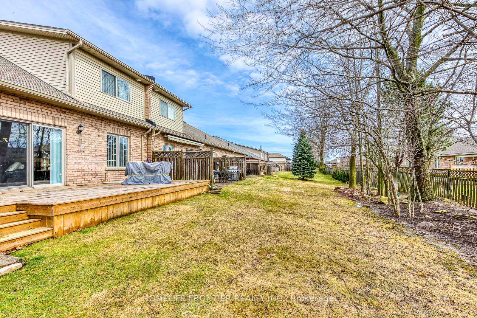 4 Bedrooms Condo at 90 Oakhampton,  Hamilton For sale