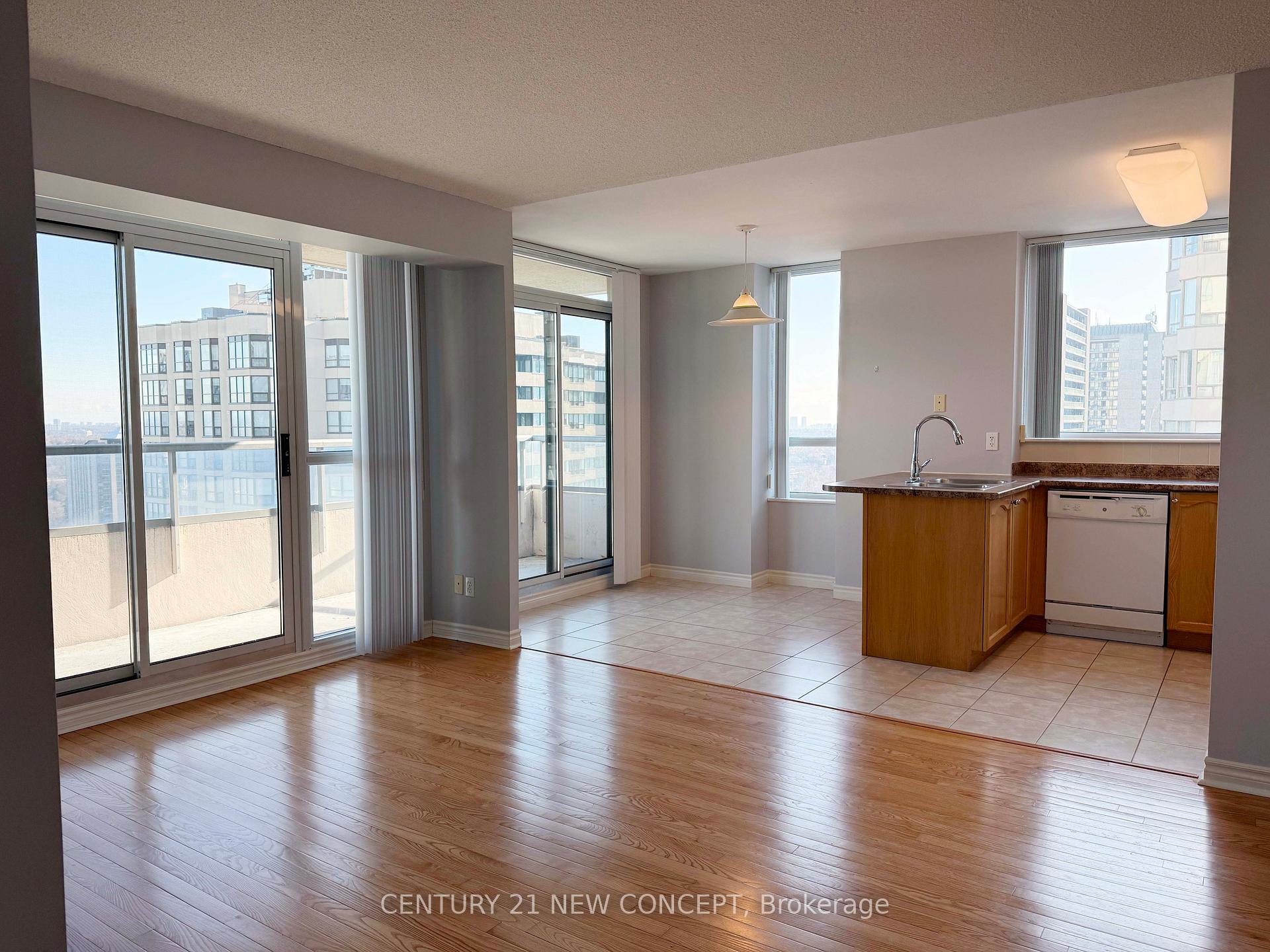 2 Bedrooms Condo at 18 Spring Garden, Toronto For sale