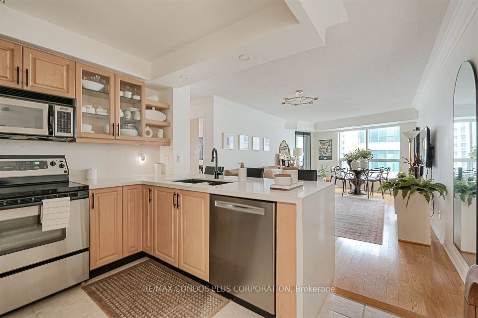 2111 Lake Shore