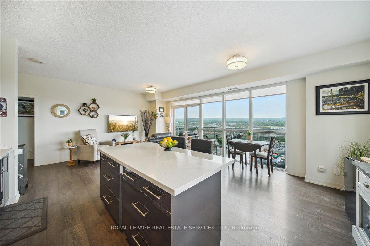 2 Bedrooms Condo at 2081 Fairview, Burlington For sale