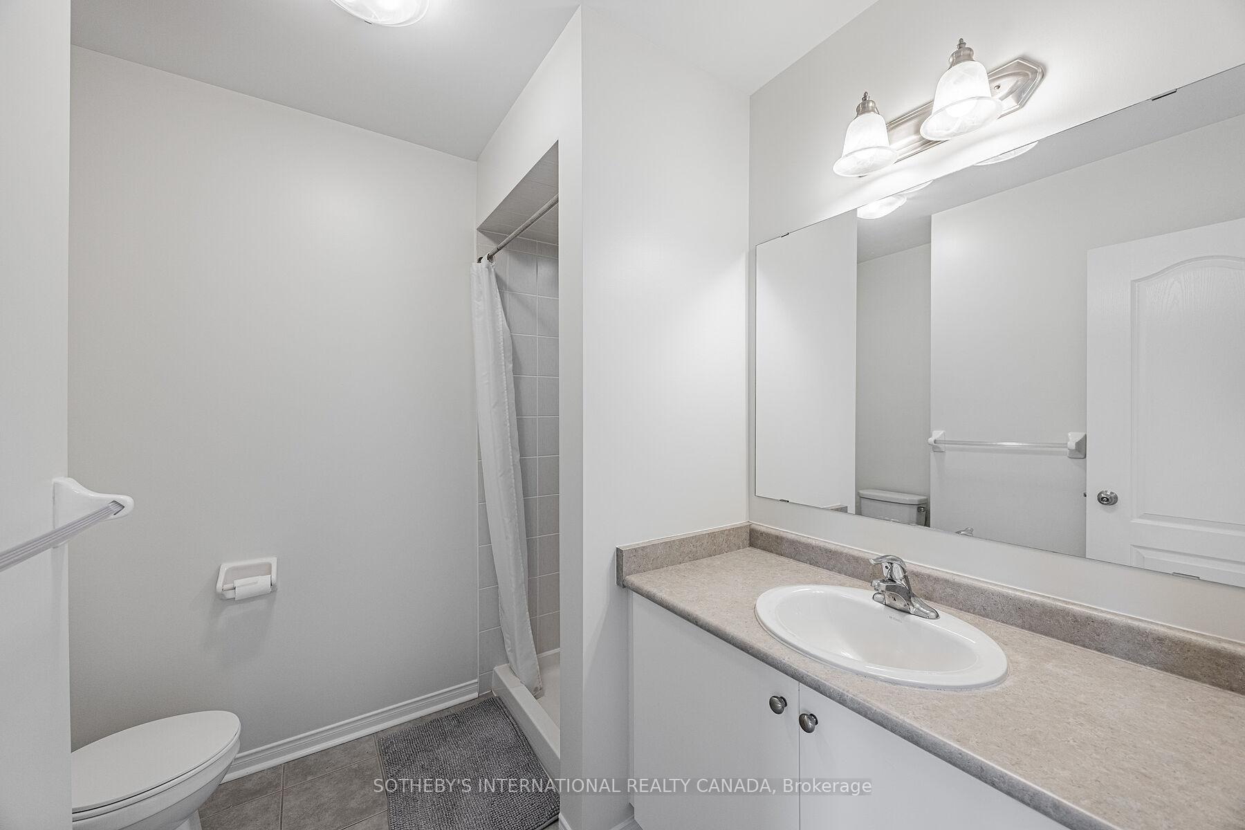 4 Bedrooms Condo at 5700 Tosca, Mississauga For sale