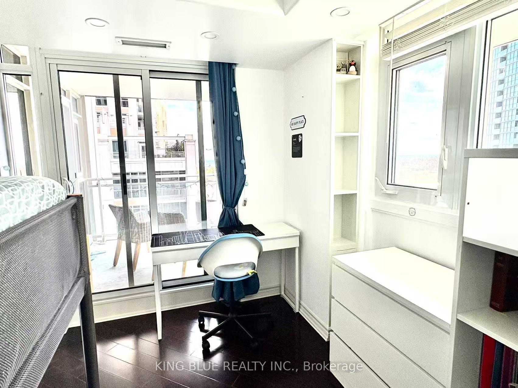 3 Bedrooms Condo at 35 Bastion,  Toronto For sale