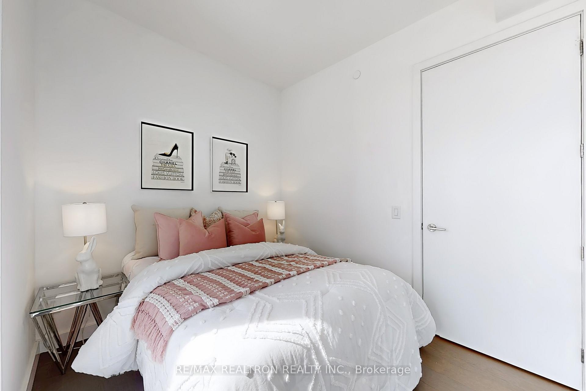 2 Bedrooms Condo at 81 Wellesley, Toronto For sale